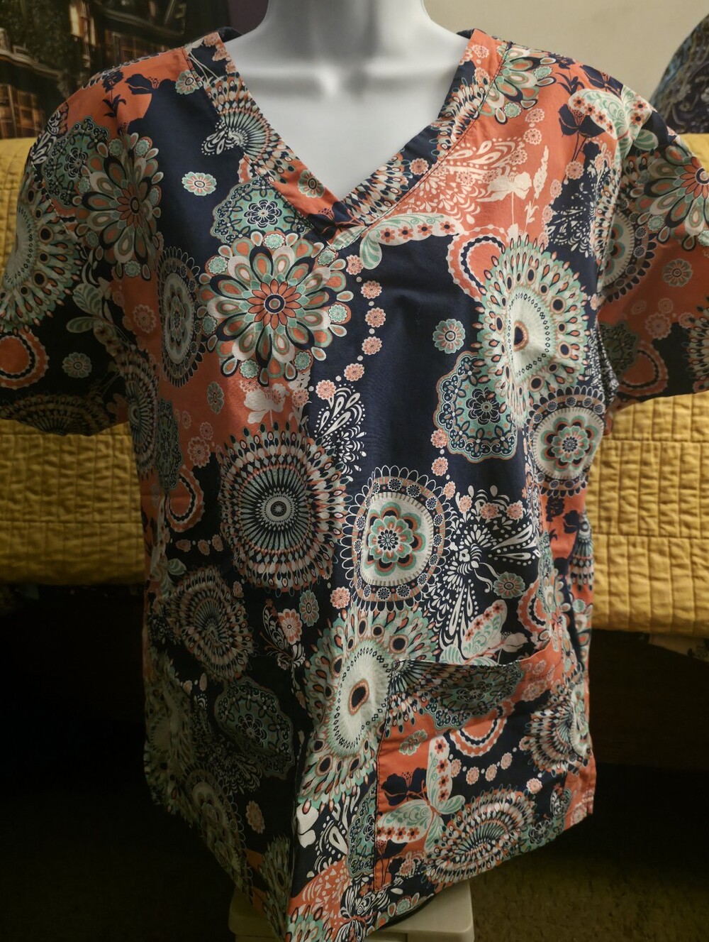 Med Couture Coral & Navy Floral V-Neck Tunic Size Lg